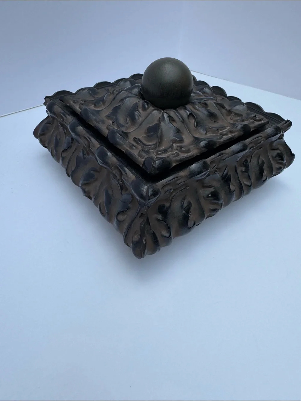Vintage Roma Carved Wood Leaf Trinket Jewelry Box Velvet Lined Canada